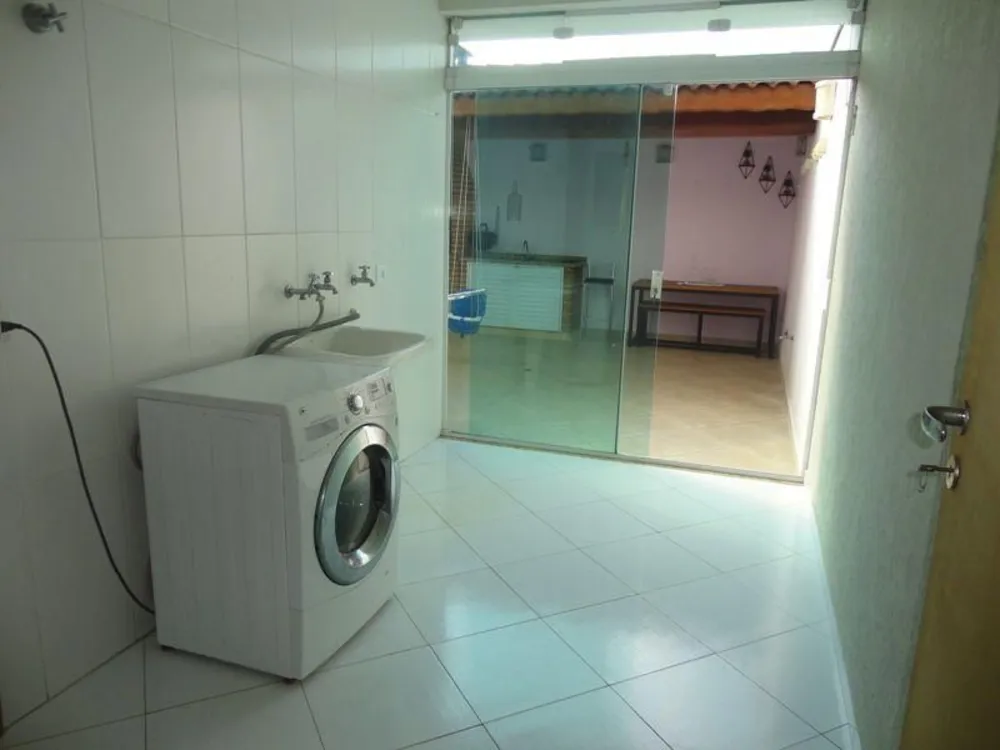 Sobrado, 3 quartos, 258 m² - Foto 1