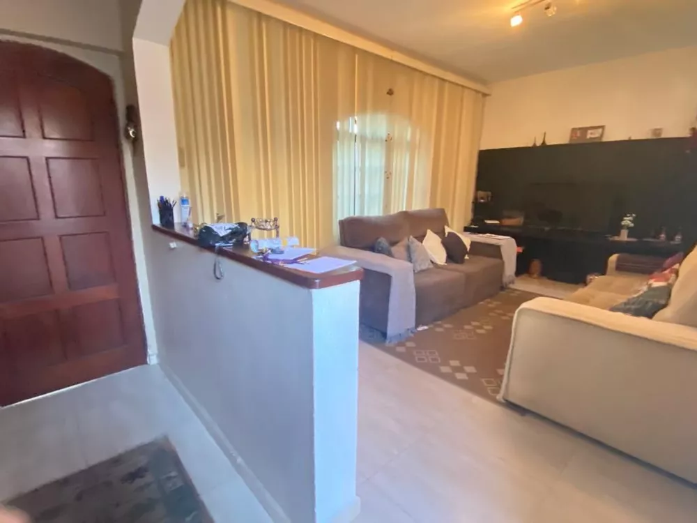 Casa à venda com 2 quartos, 190m² - Foto 1