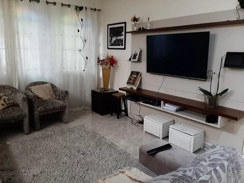 Sobrado à venda com 3 quartos, 232m² - Foto 1