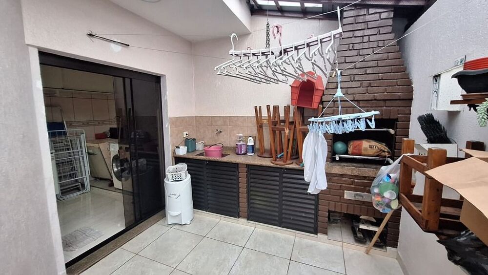 Sobrado à venda com 3 quartos, 256m² - Foto 2