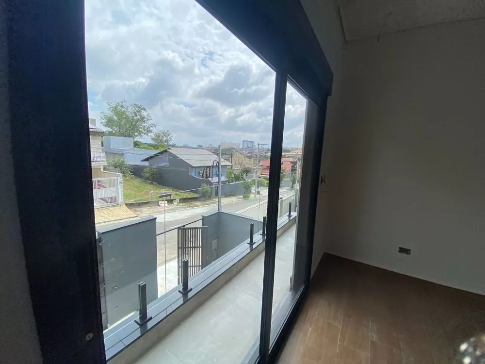 Sobrado à venda com 4 quartos, 310m² - Foto 1