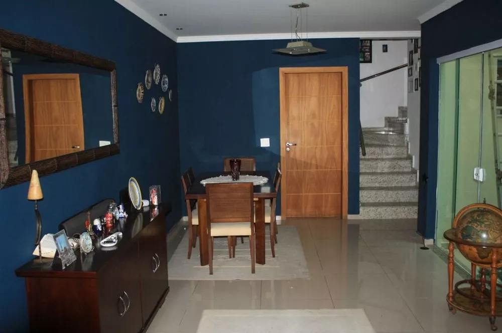 Sobrado à venda com 3 quartos, 226m² - Foto 1