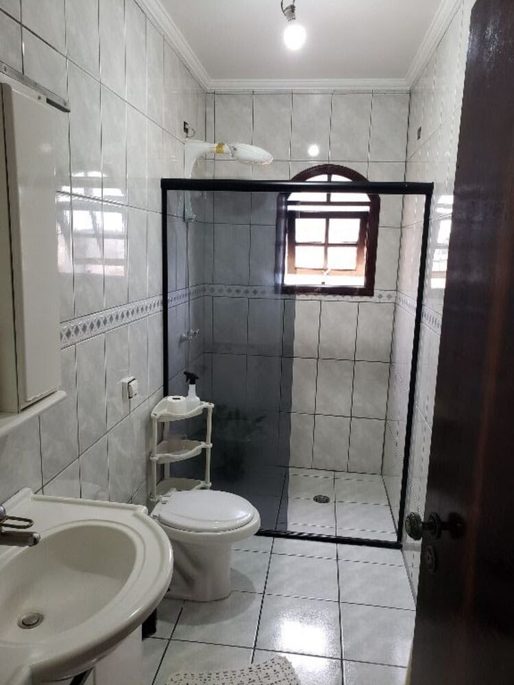 Sobrado à venda com 4 quartos, 335m² - Foto 1