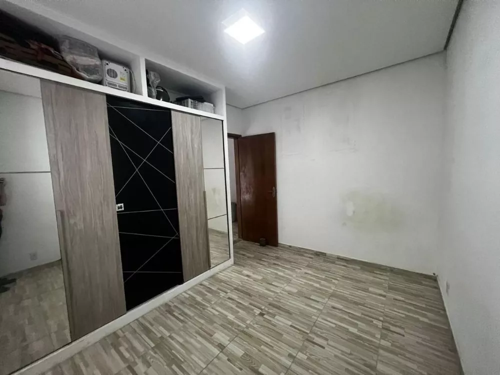 Casa à venda com 3 quartos, 184m² - Foto 1