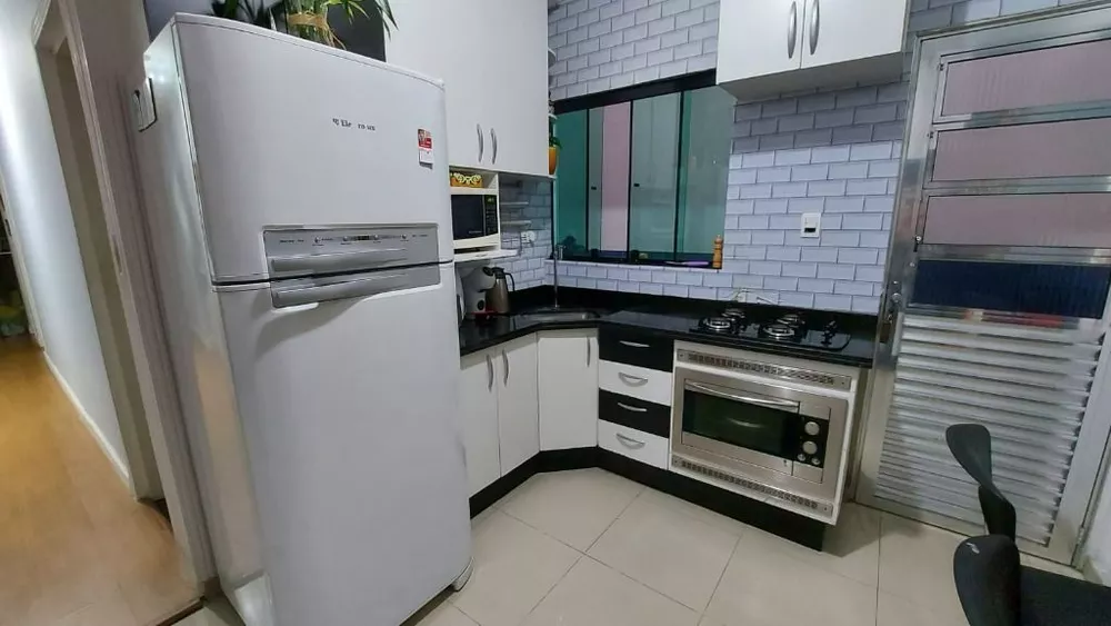 Casa à venda com 3 quartos, 240m² - Foto 3