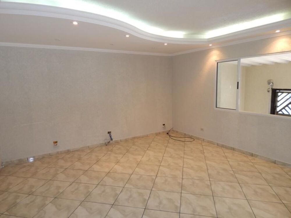 Casa à venda com 3 quartos, 275m² - Foto 1