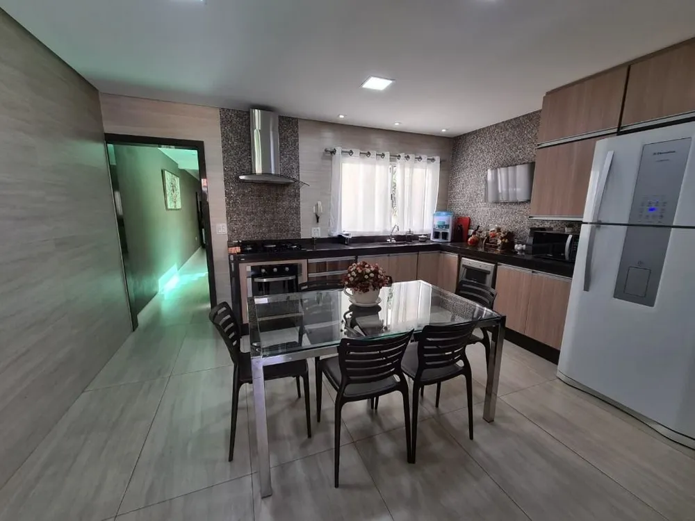 Sobrado, 3 quartos, 226 m² - Foto 1