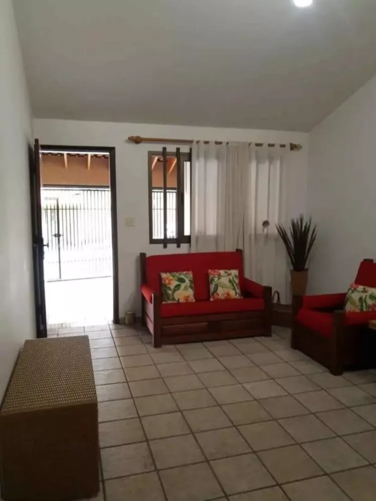 Casa à venda com 2 quartos, 200m² - Foto 1