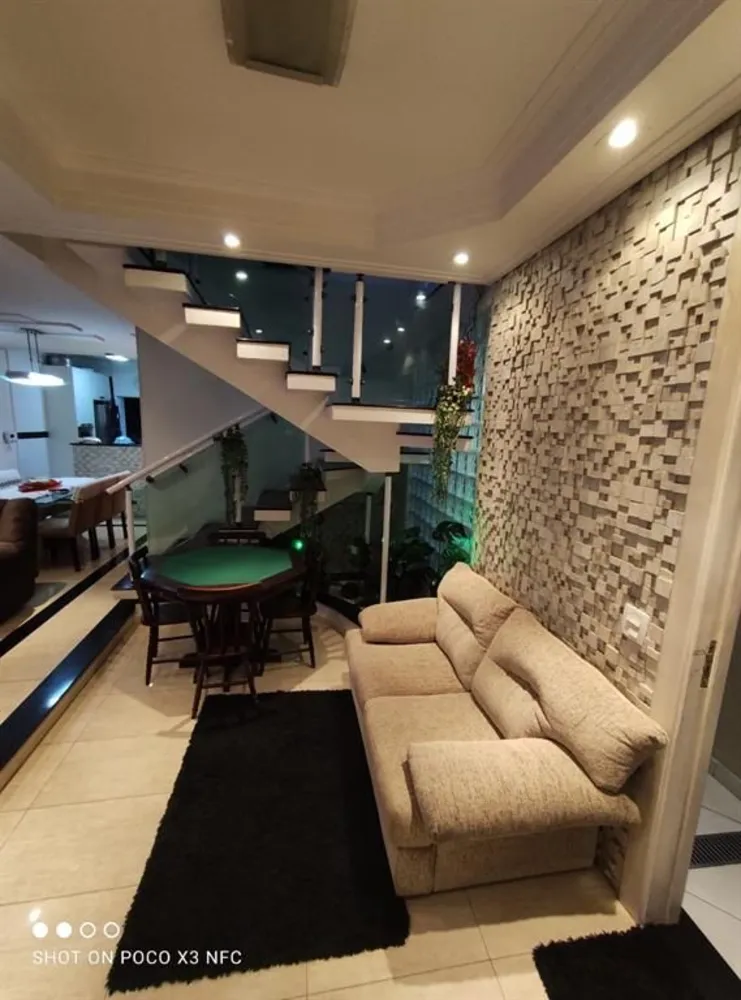 Sobrado, 3 quartos, 214 m² - Foto 1