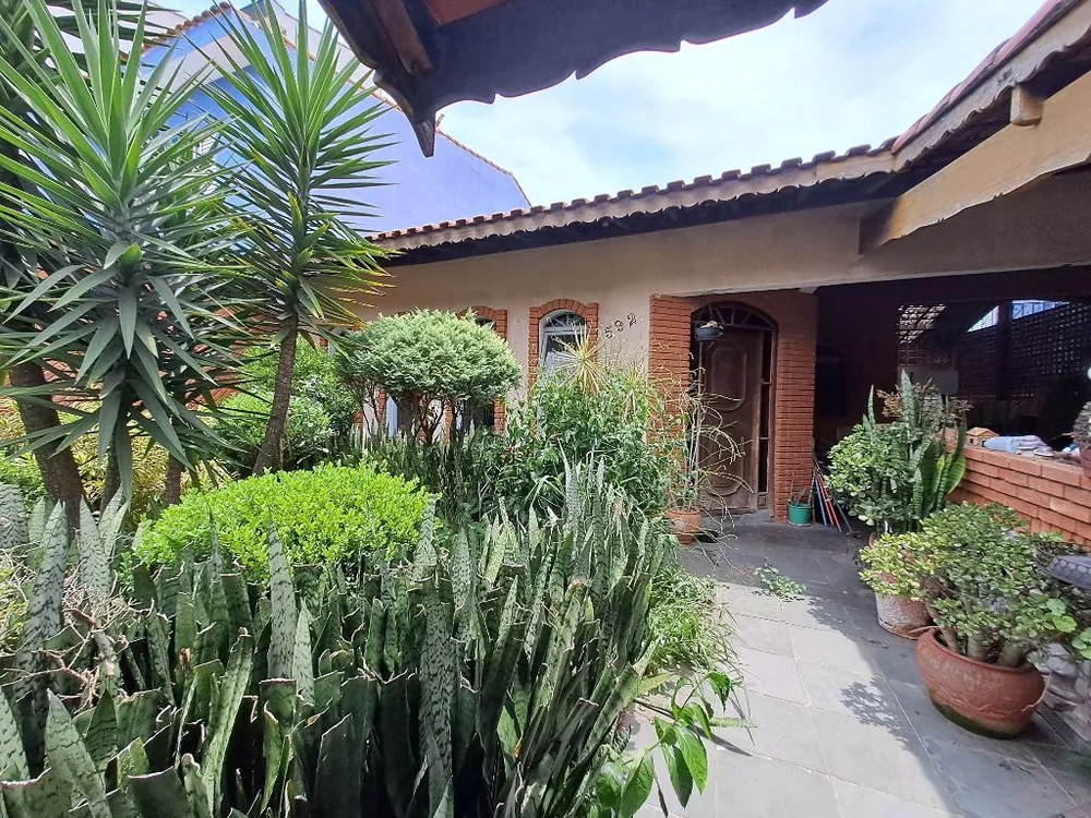Casa, 3 quartos, 222 m² - Foto 1