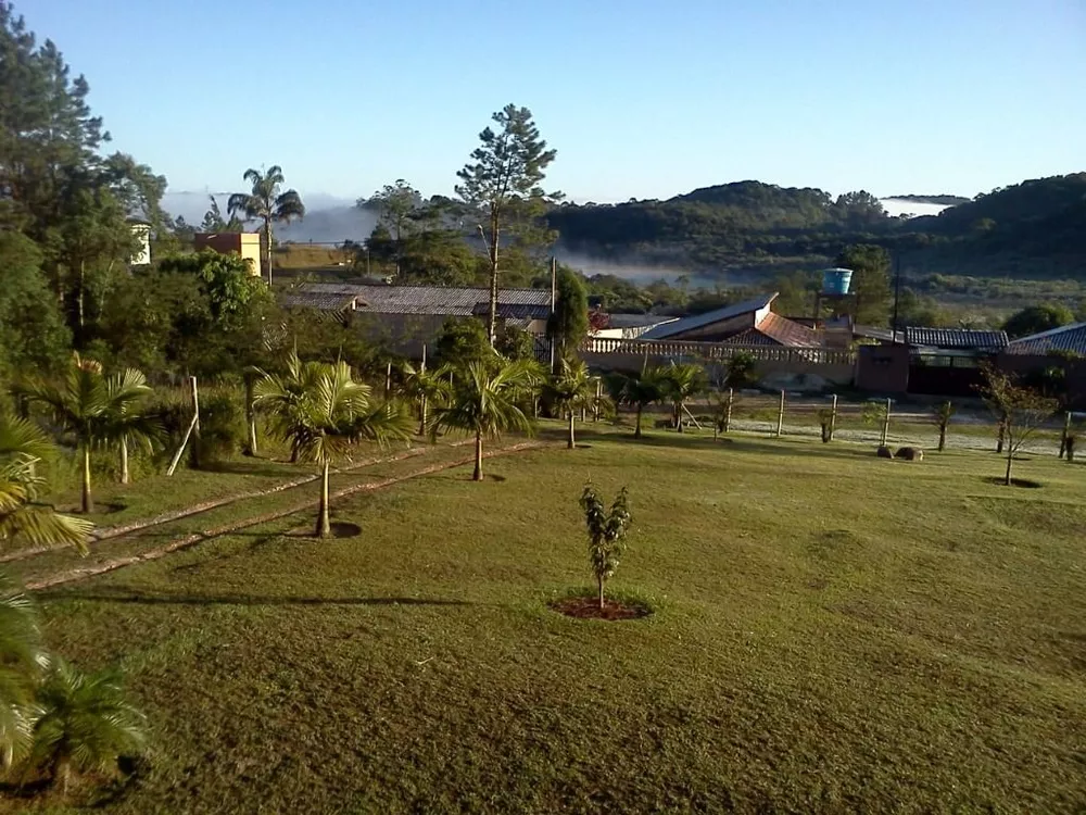 Chácara à venda com 3 quartos, 1980m² - Foto 1