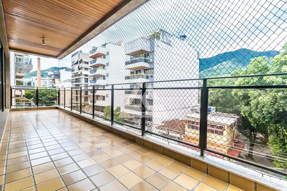 Apartamento à venda com 4 quartos, 220m² - Foto 1