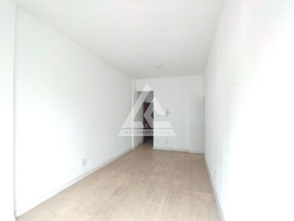 Apartamento à venda com 1 quarto, 61m² - Foto 2