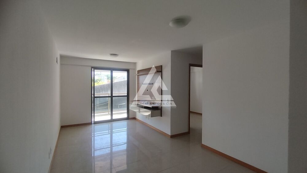 Apartamento à venda com 2 quartos, 69m² - Foto 2