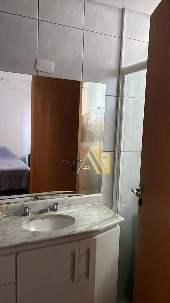 Apartamento à venda com 3 quartos, 130m² - Foto 2