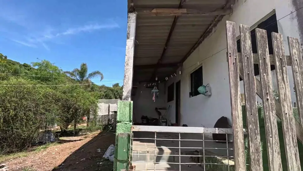 Chácara, 3 quartos, 2400 m² - Foto 1