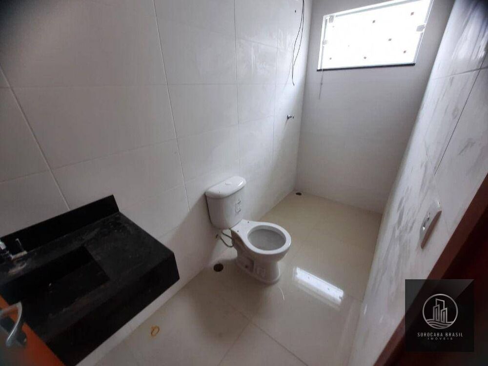 Casa à venda com 2 quartos, 70m² - Foto 1