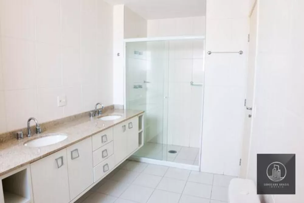 Apartamento à venda com 3 quartos, 246m² - Foto 3