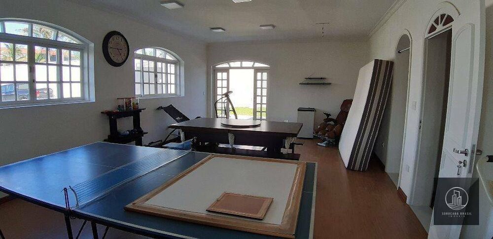 Casa à venda com 3 quartos, 900m² - Foto 2
