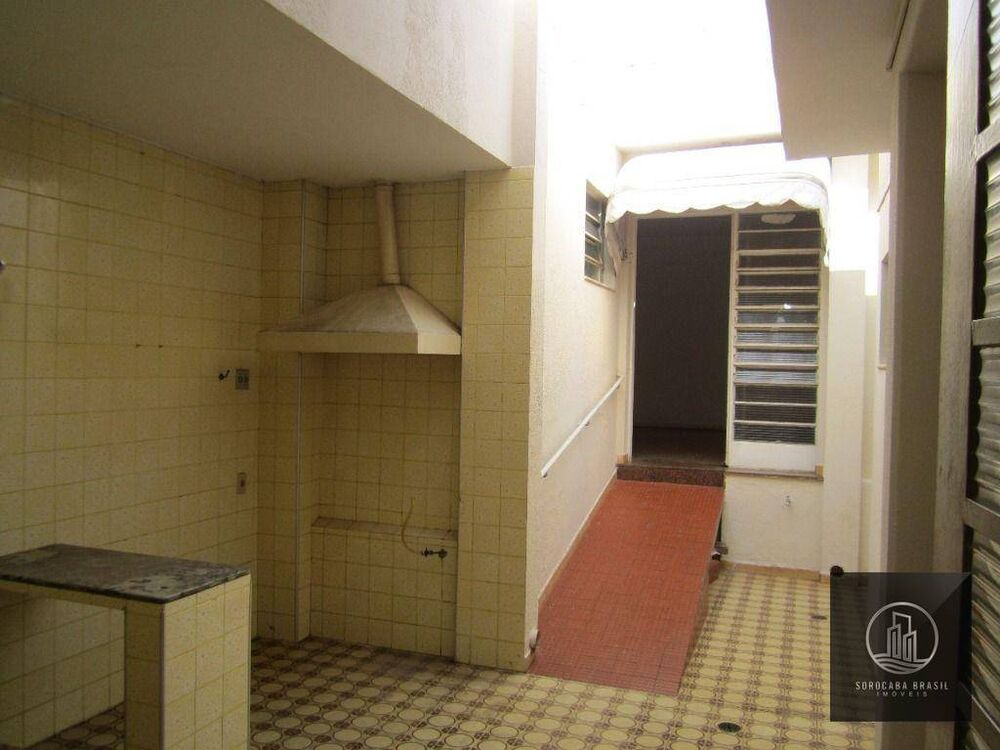 Casa para alugar com 6 quartos, 320m² - Foto 3