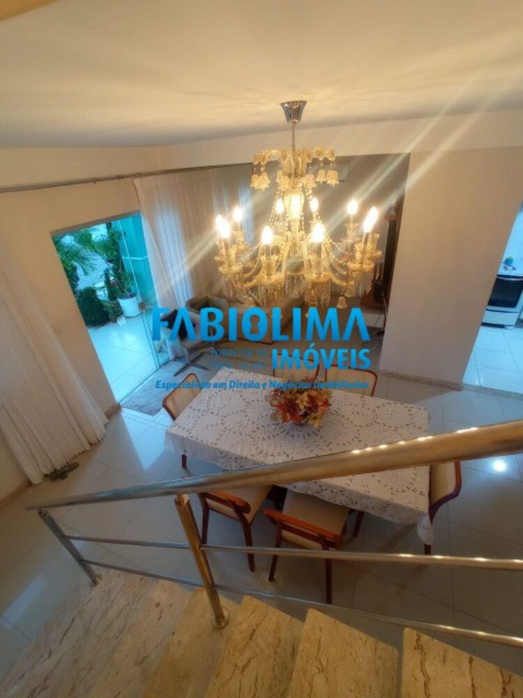 Casa de Condomínio à venda com 4 quartos, 260m² - Foto 1