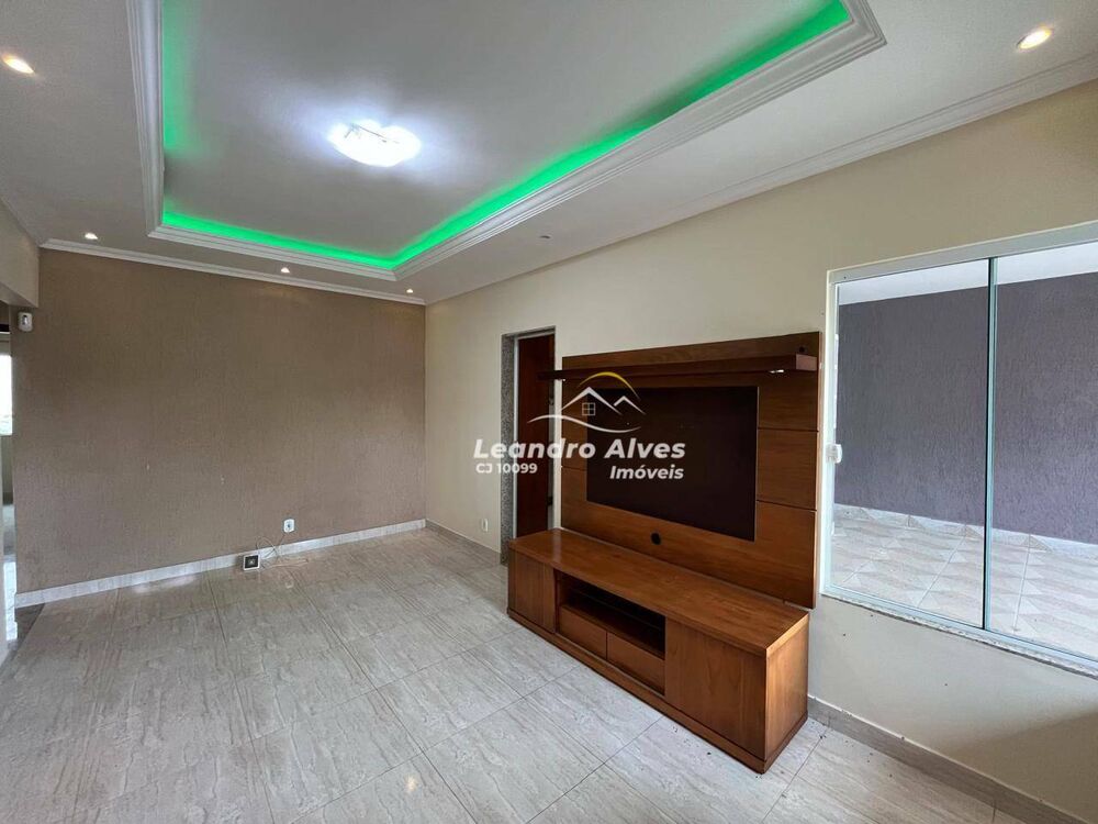 Casa à venda com 3 quartos, 110m² - Foto 2