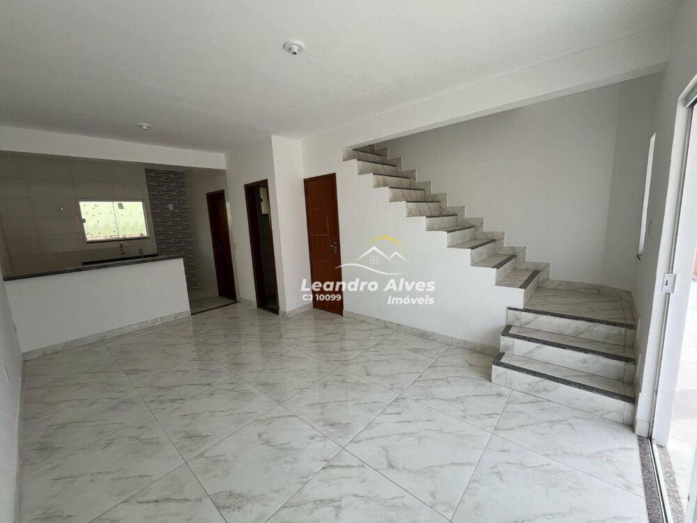 Casa à venda com 2 quartos, 74m² - Foto 2