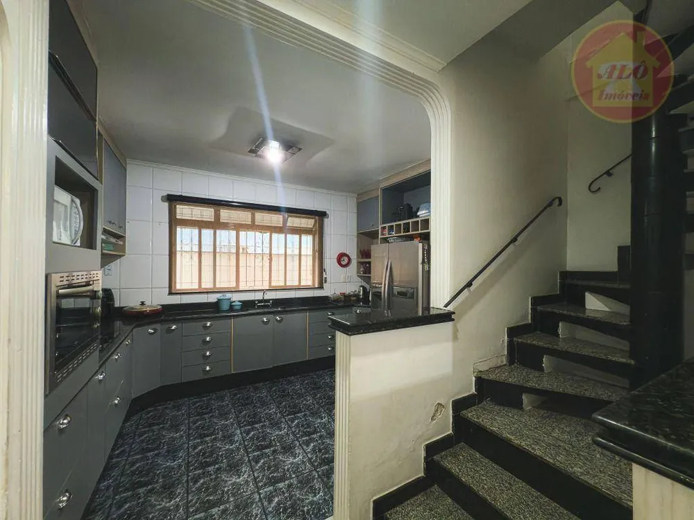 Sobrado, 4 quartos, 288 m² - Foto 2