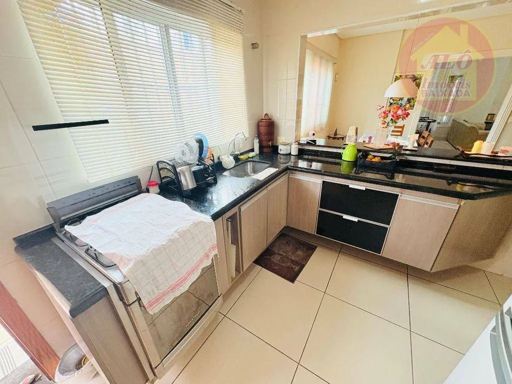 Casa, 4 quartos, 210 m² - Foto 2