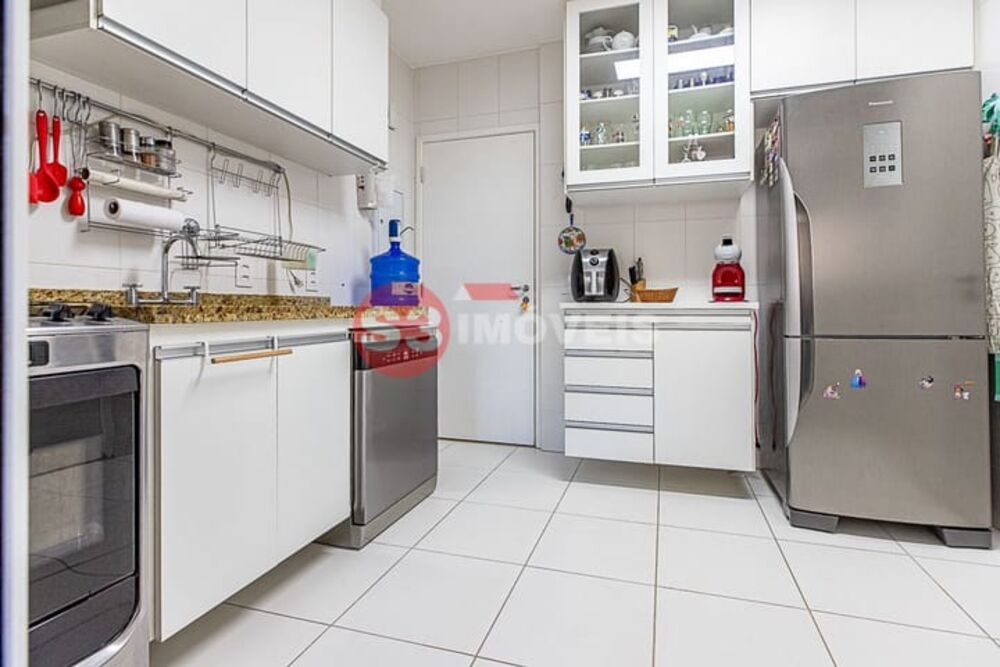 Apartamento à venda com 3 quartos, 108m² - Foto 2