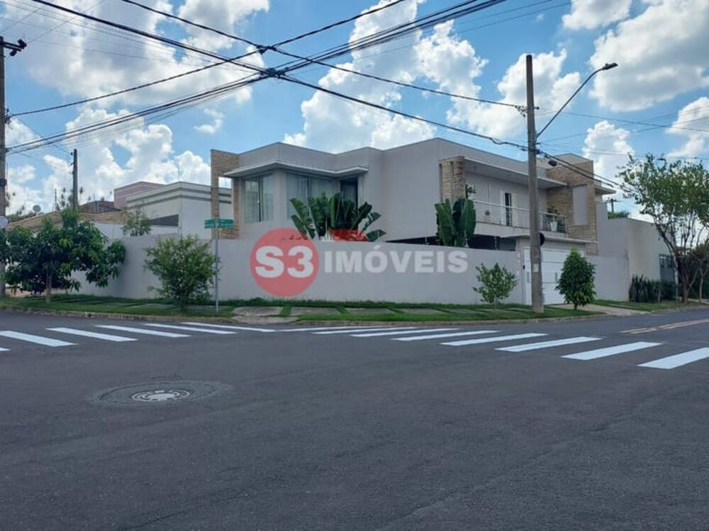 Casa à venda com 4 quartos, 322m² - Foto 1