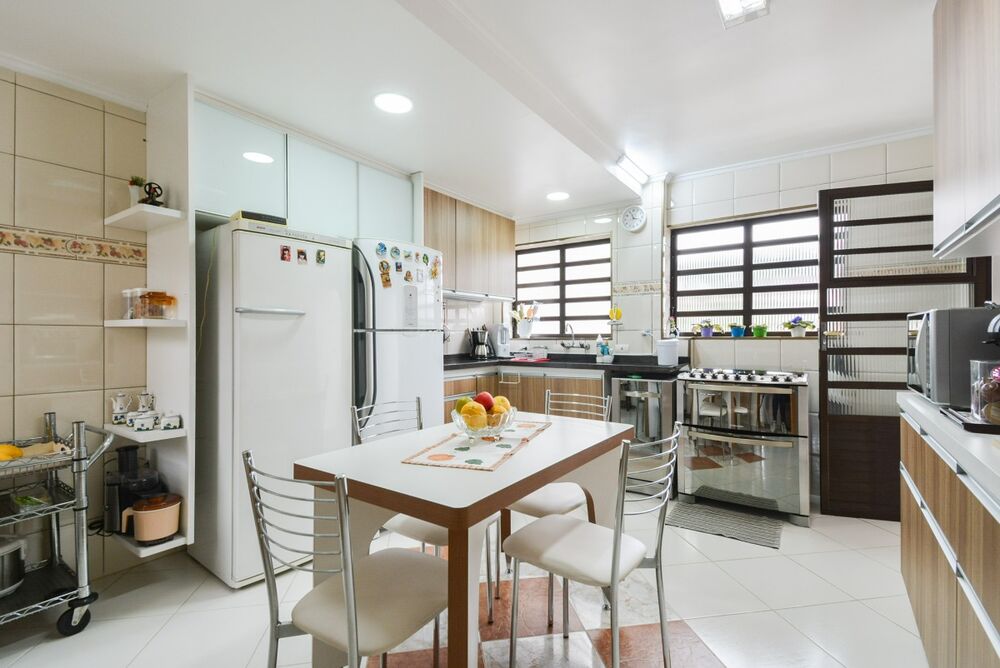 Casa à venda com 3 quartos, 244m² - Foto 2