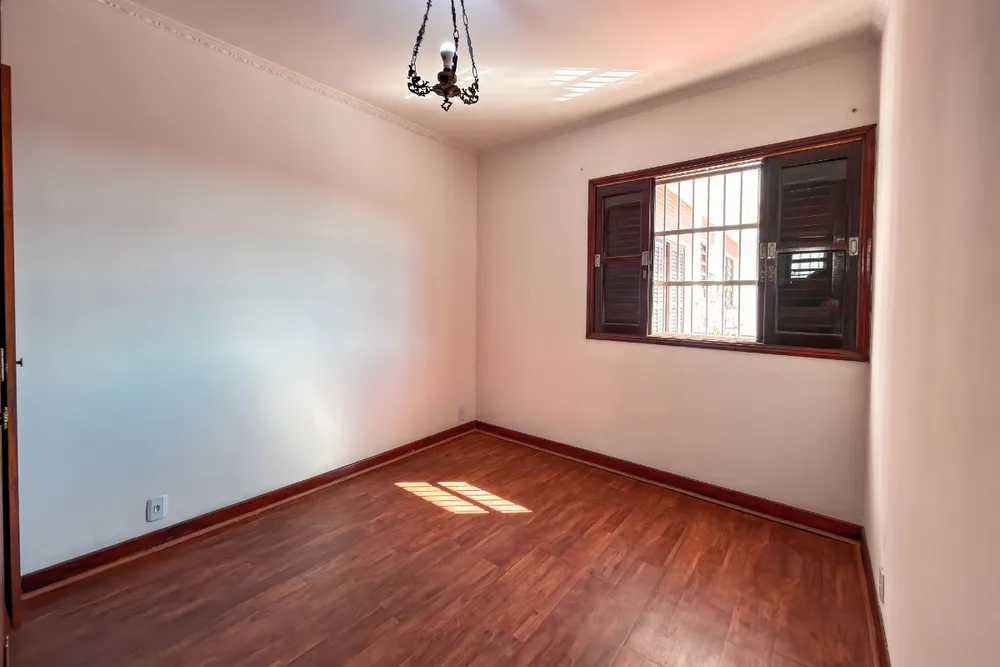 Casa, 4 quartos, 294 m² - Foto 1