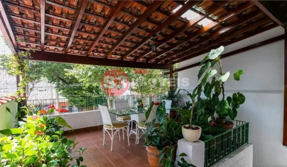 Casa à venda com 3 quartos, 107m² - Foto 1