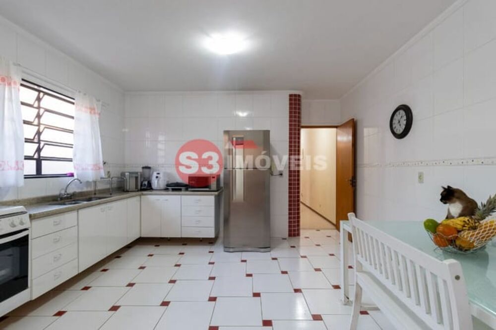 Casa à venda com 3 quartos, 184m² - Foto 8