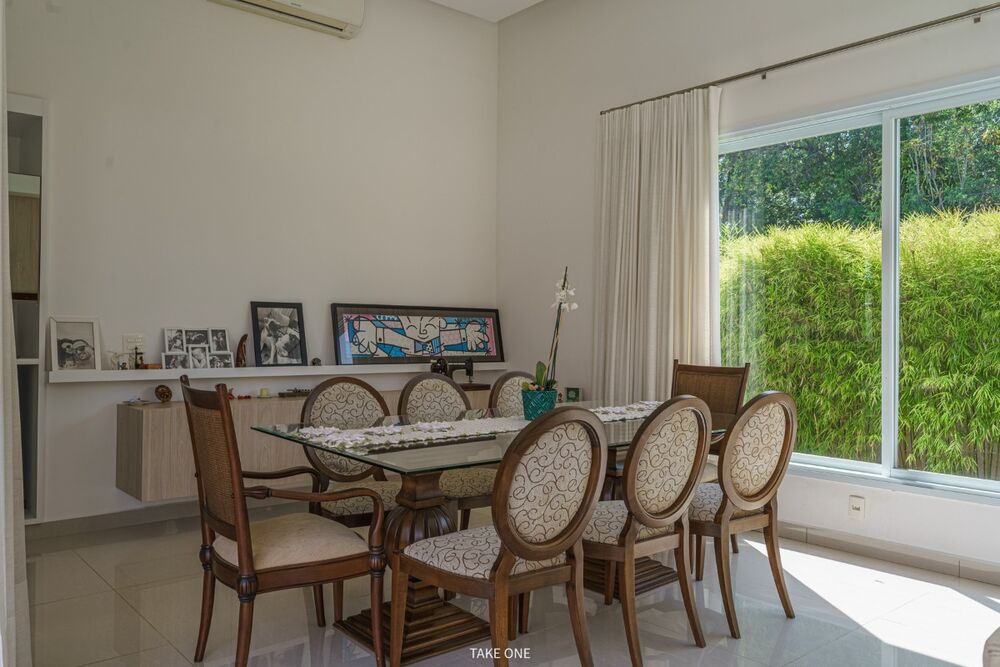 Casa de Condomínio à venda com 4 quartos, 321m² - Foto 1