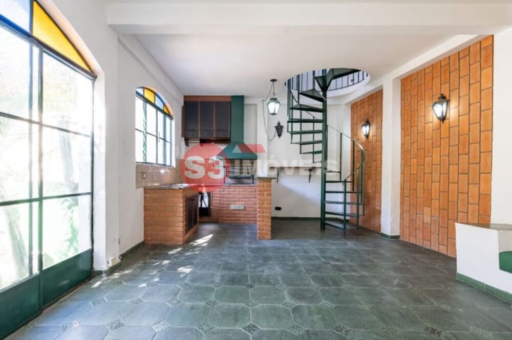 Casa à venda com 4 quartos, 297m² - Foto 1