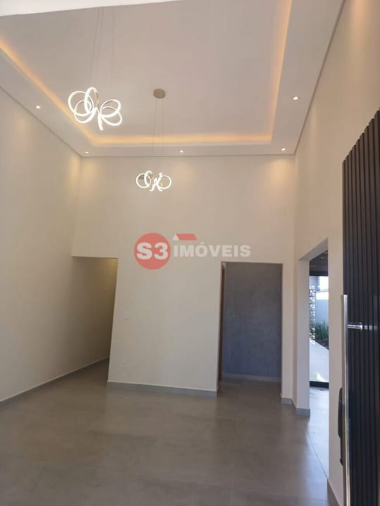 Casa à venda com 3 quartos, 111m² - Foto 1