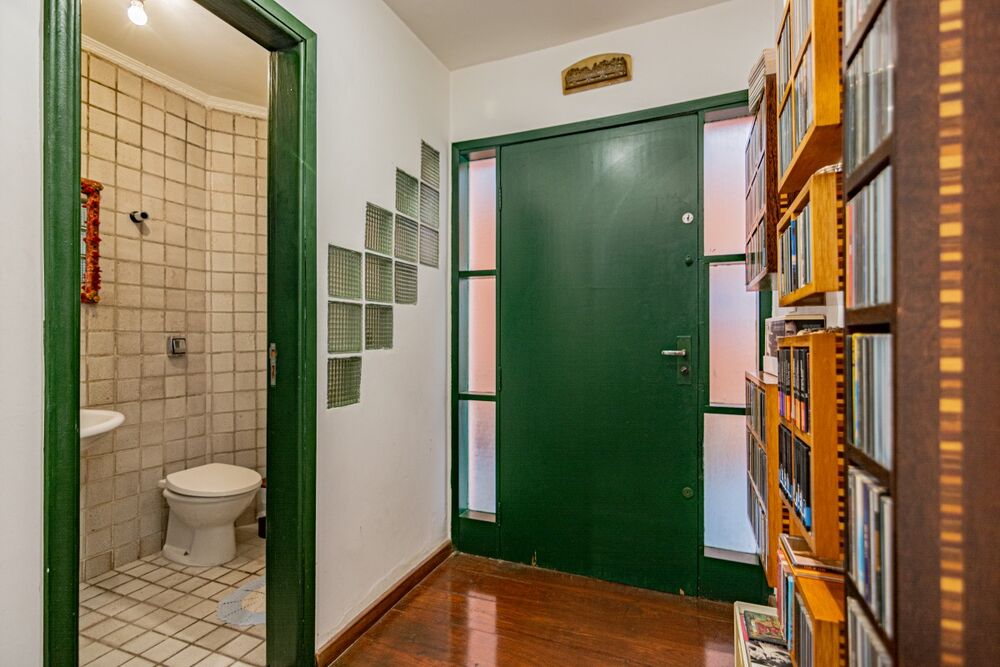 Casa à venda com 4 quartos, 250m² - Foto 2