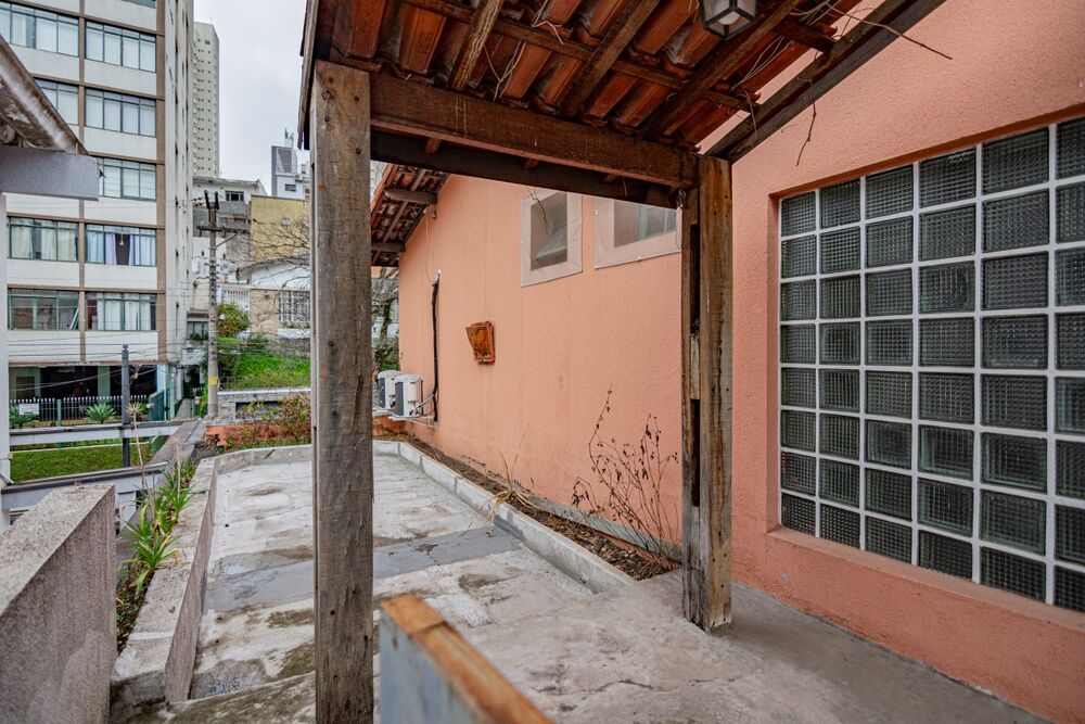 Casa à venda com 4 quartos, 250m² - Foto 23