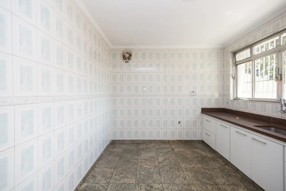 Casa, 6 quartos, 210 m² - Foto 1