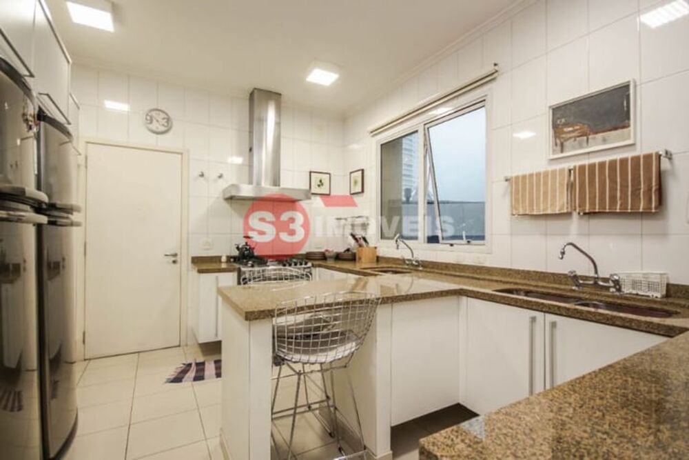 Apartamento à venda com 3 quartos, 264m² - Foto 9