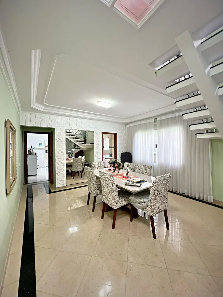 Sobrado, 3 quartos, 260 m² - Foto 1