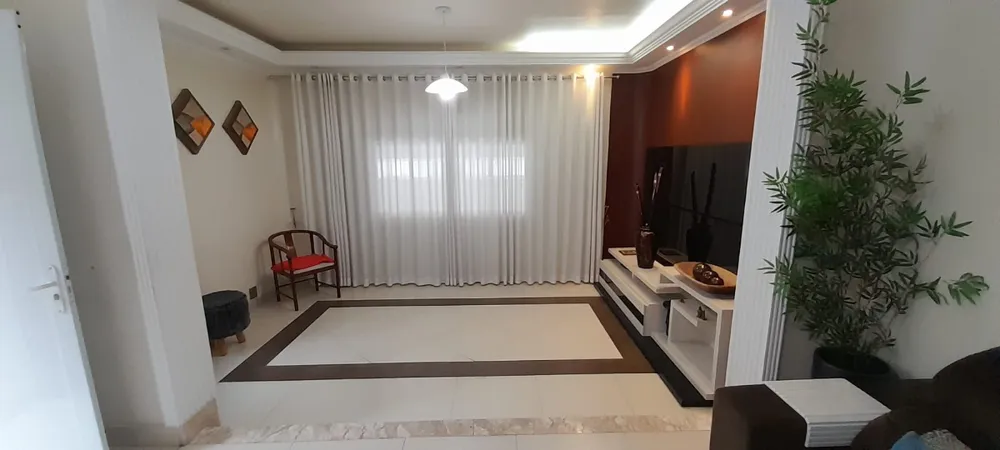Casa, 3 quartos, 193 m² - Foto 1