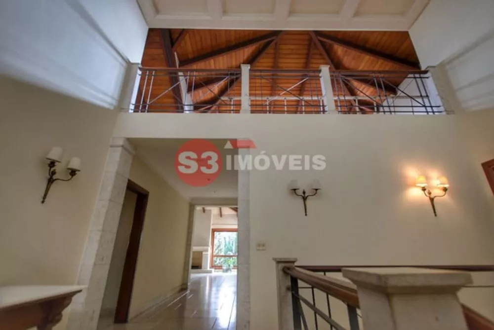 Casa à venda com 3 quartos, 750m² - Foto 2