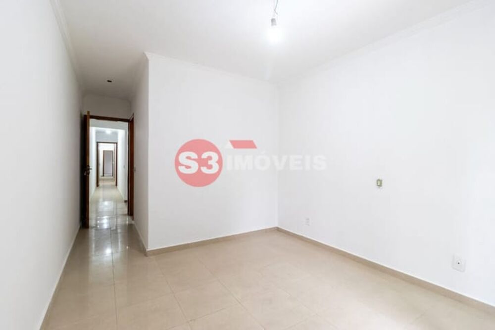 Casa à venda com 3 quartos, 240m² - Foto 3