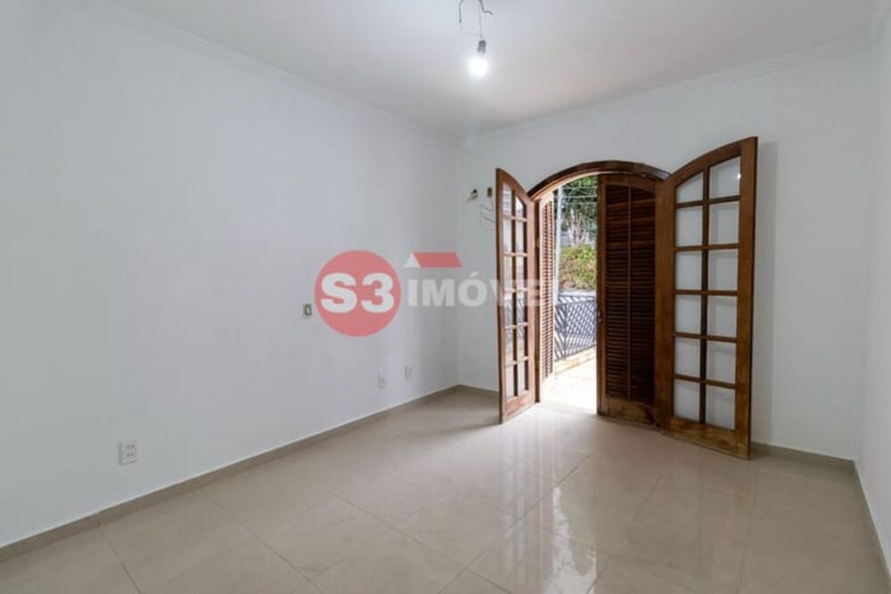 Casa à venda com 3 quartos, 240m² - Foto 4