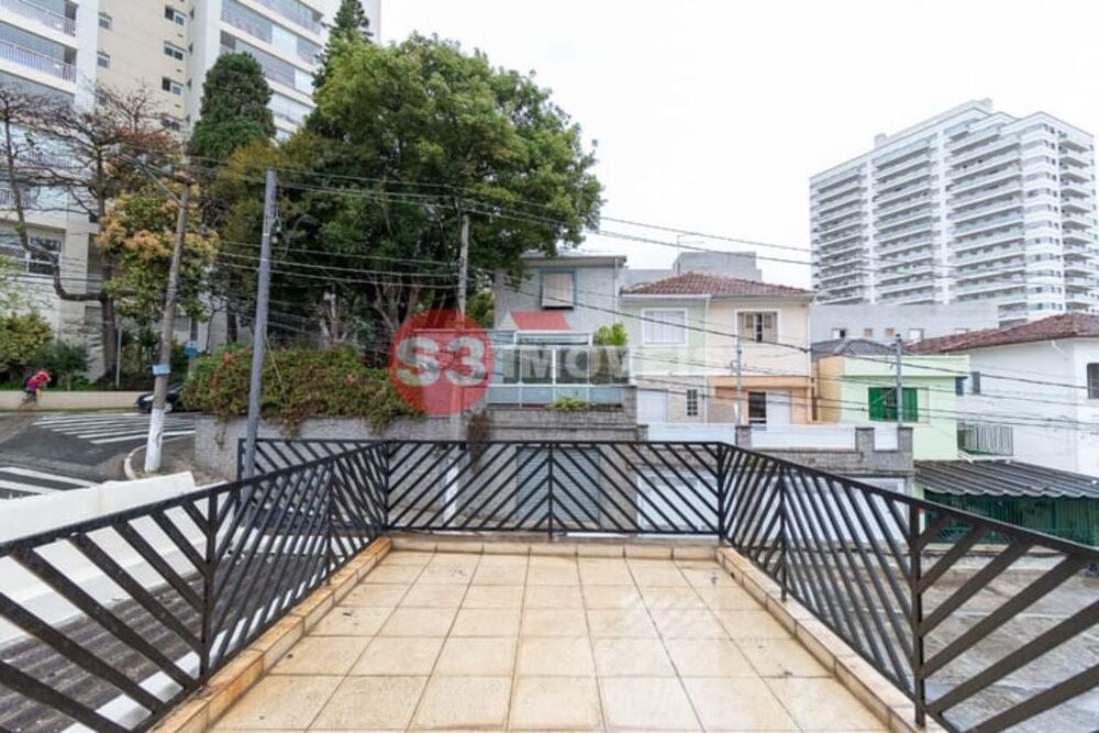 Casa à venda com 3 quartos, 240m² - Foto 2