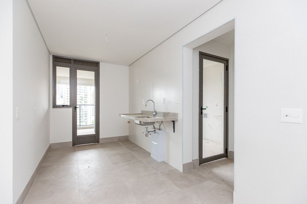 Apartamento à venda com 3 quartos, 143m² - Foto 2