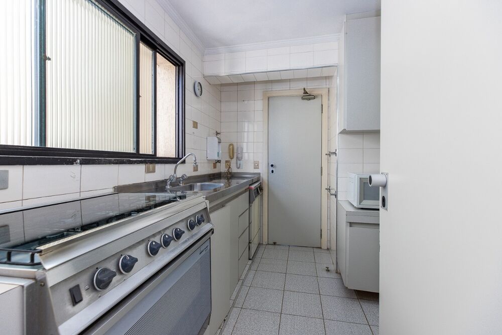 Apartamento à venda com 3 quartos, 162m² - Foto 13